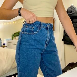 medium wash high rise jeans // straight leg // size 2 // shein